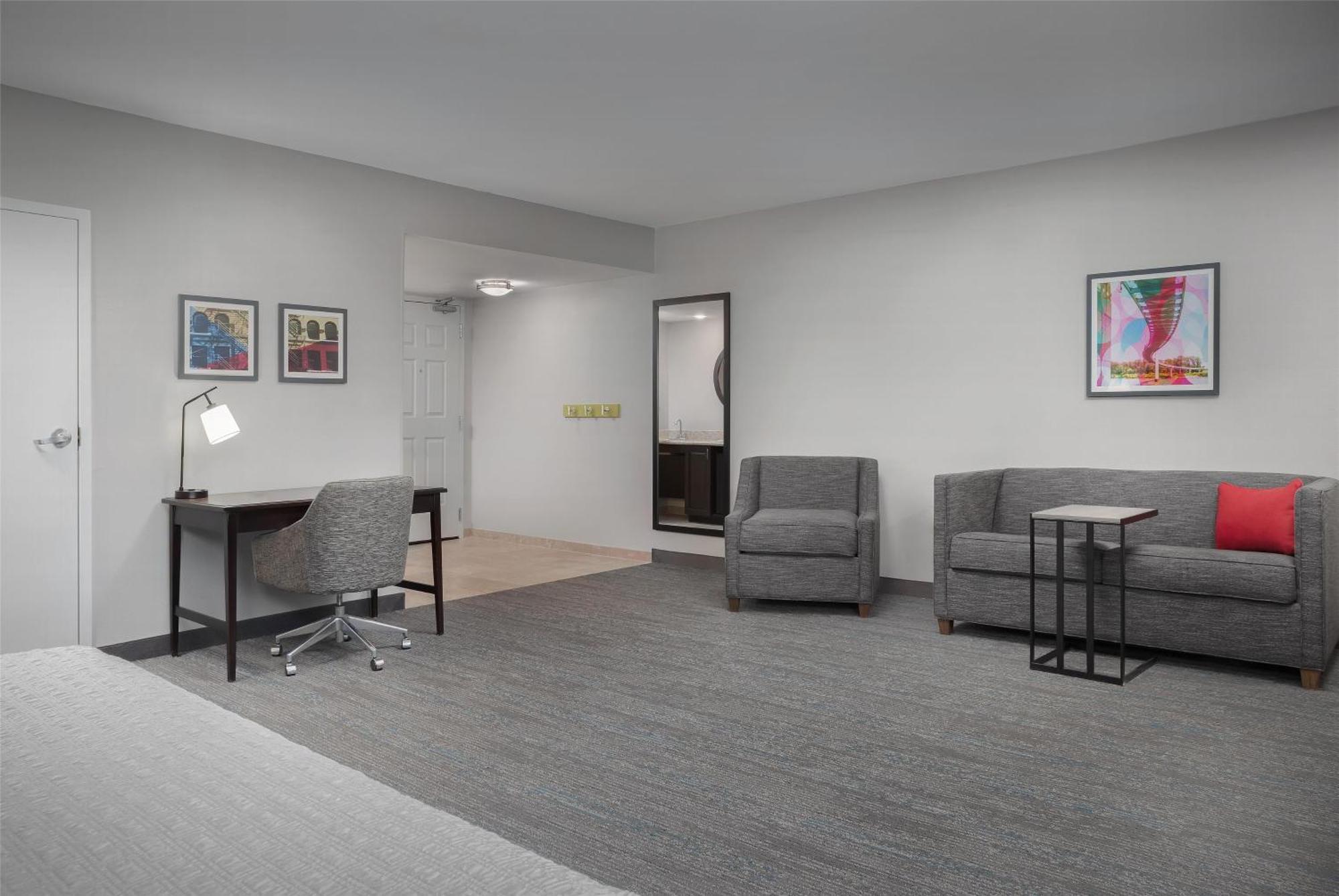 King Studio with Roll-In Shower - Mobility and Hearing Access/Non-Smoking